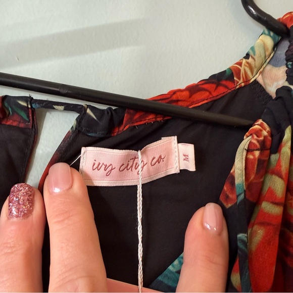 NWT Ivy City Co Imogen Vibrant Floral Long Sleeve Dress size medium Moody Floral - Picture 4 of 15